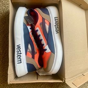 New sneakers with tags in a box, size 8.5 but in my opinion it’s size 9.
